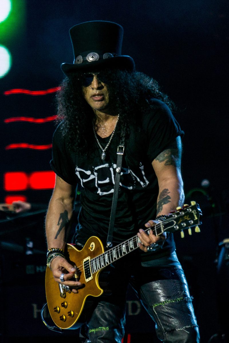 Slash with his Les Paul at London Stadium, 16 June 2017, on the Not in This Lifetime... tour.