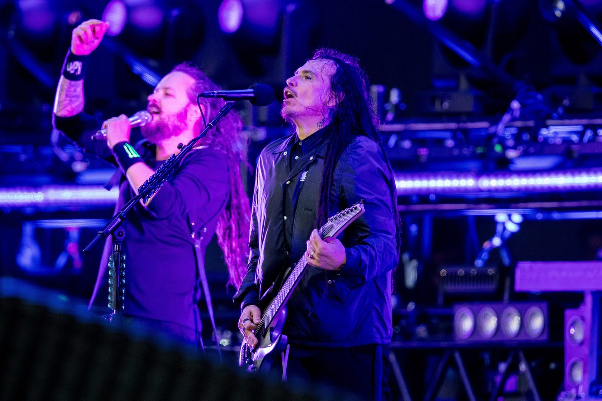 Jonathan Davis and James "Munky" Shaffer, playing his 7-string guitar, on stage at Rock am Ring, Nürburgring, Germany, on 5 June 2022.