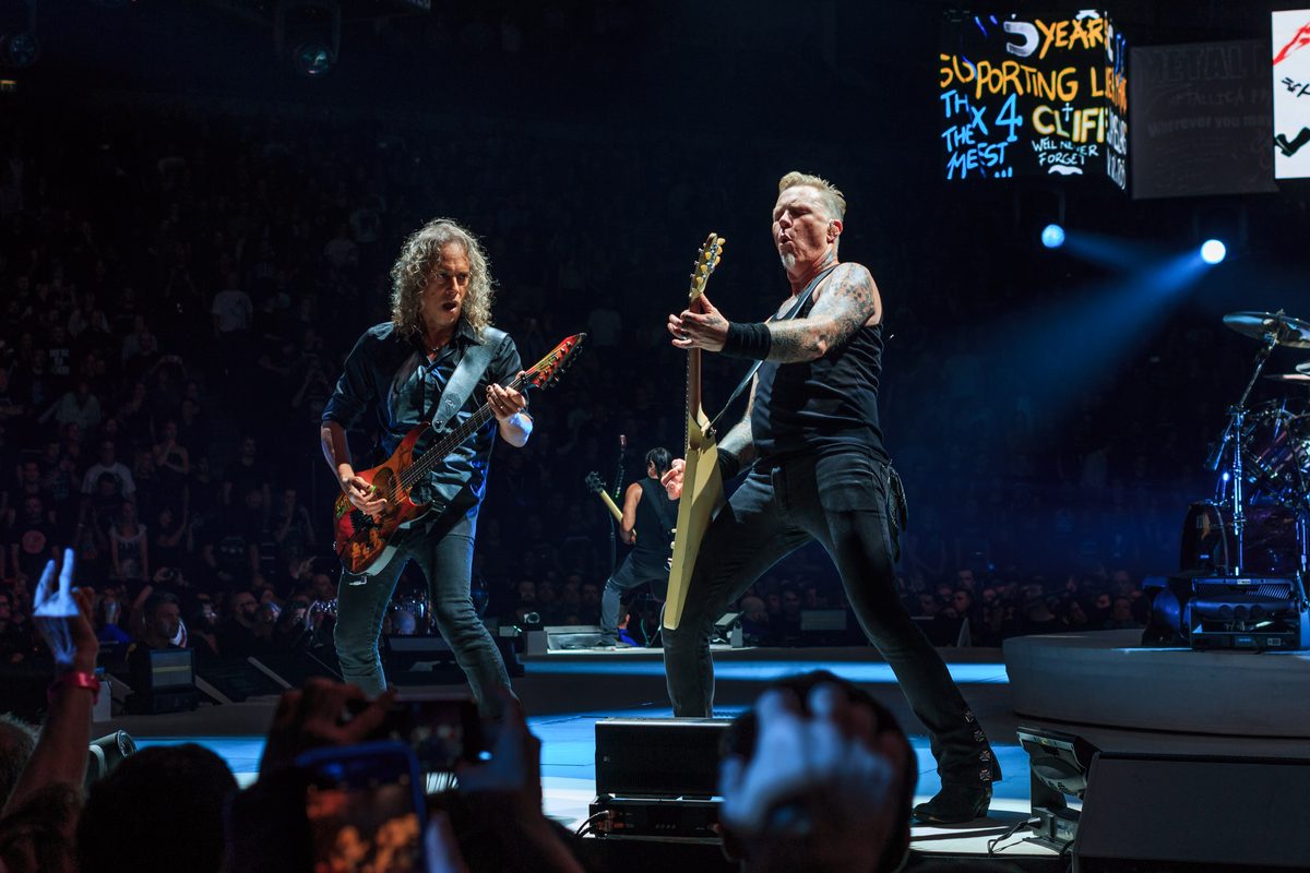 Kirk Hammett and James Hetfield live at The O2 Arena, London, 24 October 2017.