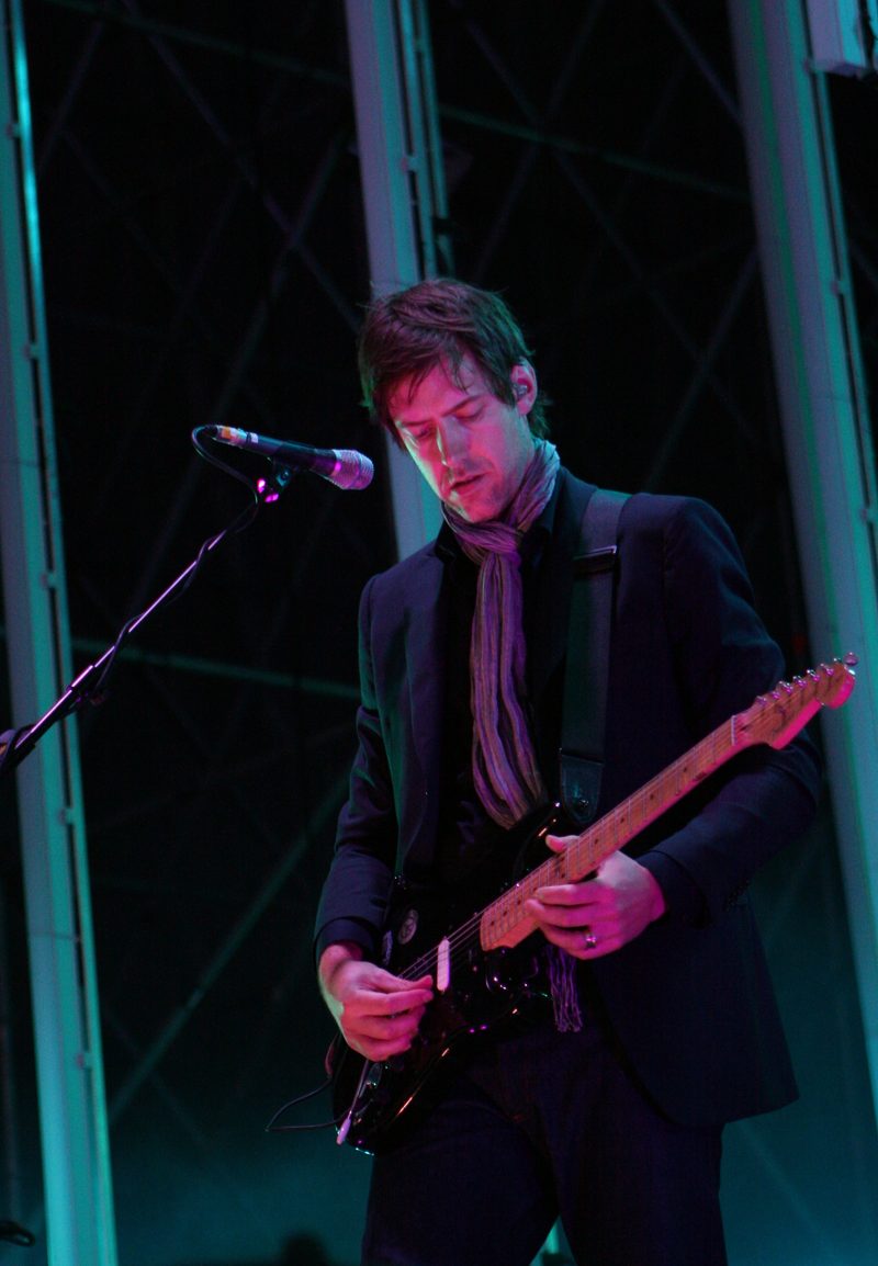 Ed O'Brien playing a black Stratocaster at the Daydream Festival in Barcelona on 12 June 2008.