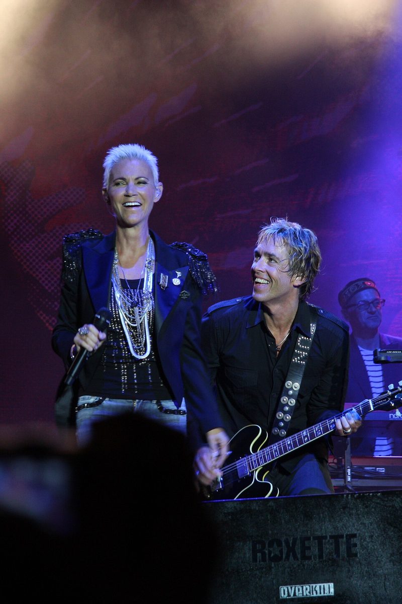 Marie Fredriksson and Per Gessle, with his guitar, on stage in Halmstad, Sweden, 14 August 2010.